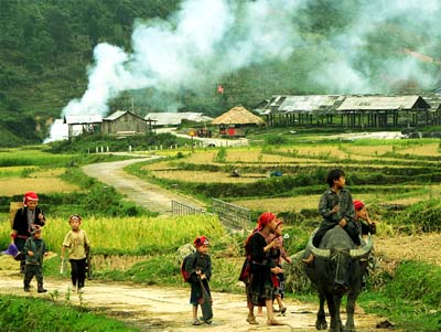 เทศกาลแรกนาขวัญของชนเผ่าไย้ที่จังหวัดลาวกาย